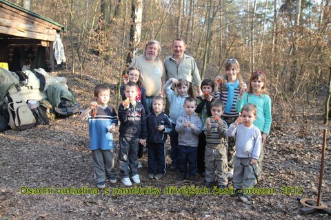Osadní omladina s pamětníky dřívějších časů