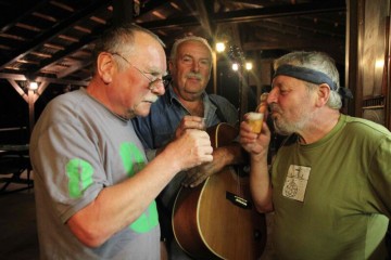 Ten voní! Degustují Eda, Standa a Baron