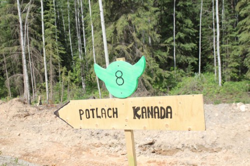Značení 90 km před campem