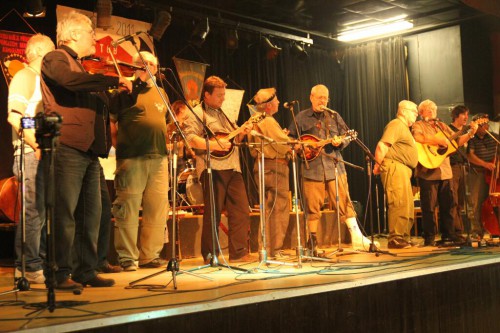 Spojené síly a mandolíny válí